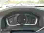 2017 Volvo S60 Inscription Platinum z VIN LYV402TM8HB143000, wystawiony jako Copart lot #80237205 z przebiegiem 72 098 mil mil oraz Szkoda całkowita • Salvage title. Historia ofert i sprzedaży dostępna na DreamBid. Obrazek 9.