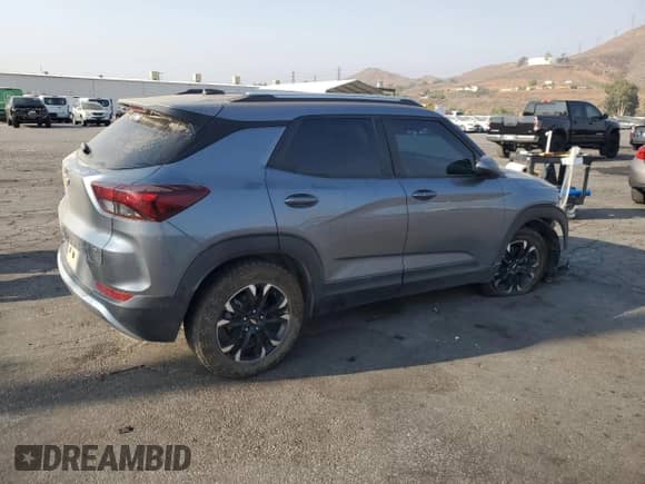 2022 Chevrolet TrailBlazer LT z VIN KL79MPSL1NB060292, wystawiony jako Copart lot #68784225 z przebiegiem 123 428 mil mil oraz Szkoda całkowita • Salvage title. Historia ofert i sprzedaży dostępna na DreamBid. Obrazek 3.