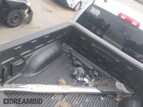 2018 Ram 1500 Big Horn z VIN 1C6RR7LG3JS110178, wystawiony jako IAAI lot #42872193 z przebiegiem 87 364 mil mil oraz . Historia ofert i sprzedaży dostępna na DreamBid. Obrazek 12.