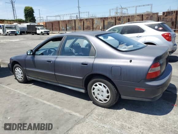 1994 Honda Accord with VIN JHMCD5547RC022856, listed as a Copart auction lot 57919135 with 195,163 mi miles and Clean title. Bid and sale history available at DreamBid. Image 2.