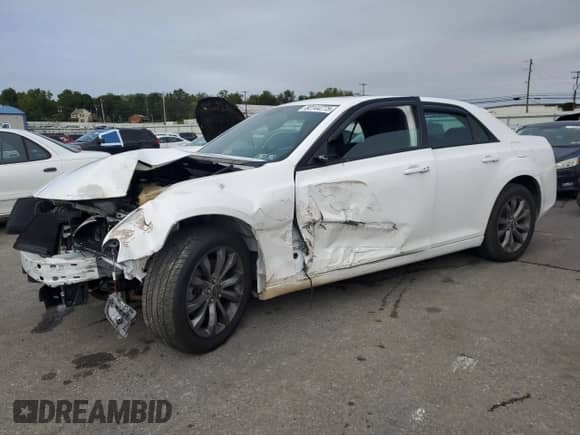 2014 Chrysler 300 S with VIN 2C3CCAGG3EH222441, listed as a Copart auction lot 80144775 with 92,030 mi miles and Salvage title. Bid and sale history available at DreamBid. Image 1.