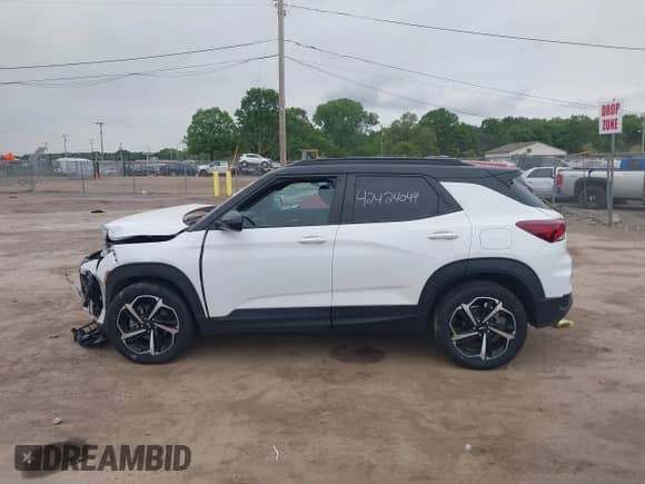 2022 Chevrolet TrailBlazer RS z VIN KL79MTSL0NB072068, wystawiony jako IAAI lot #42424049 z przebiegiem 38 998 mil mil oraz . Historia ofert i sprzedaży dostępna na DreamBid. Obrazek 13.