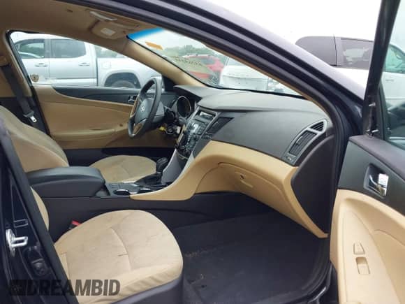 2013 Hyundai Sonata GLS z VIN 5NPEB4AC1DH703857, wystawiony jako IAAI lot #43263235 z przebiegiem 137 335 mil mil oraz . Historia ofert i sprzedaży dostępna na DreamBid. Obrazek 5.