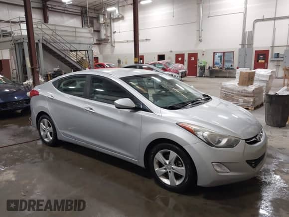 2013 Hyundai Elantra GLS z VIN 5NPDH4AE6DH300890, wystawiony jako IAAI lot #43073166 z przebiegiem 163 666 mil mil oraz . Historia ofert i sprzedaży dostępna na DreamBid. Obrazek 1.