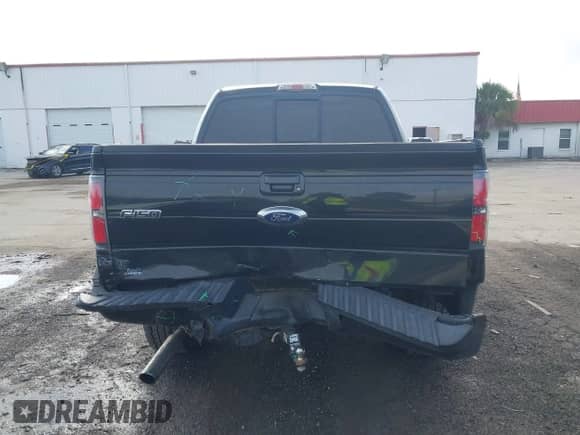 2011 Ford F-150 XLT z VIN 1FTFW1ET4BFA83403, wystawiony jako IAAI lot #42778765 z przebiegiem 74 221 mil mil oraz . Historia ofert i sprzedaży dostępna na DreamBid. Obrazek 16.