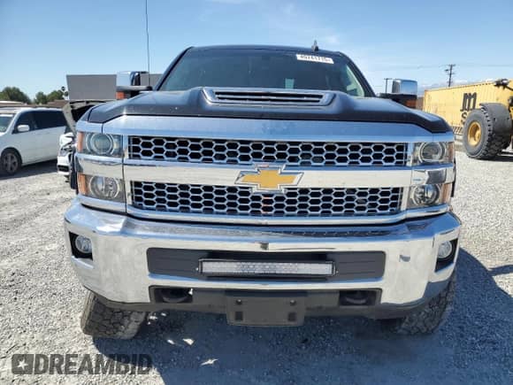 2019 Chevrolet Silverado 2500HD LT z VIN 1GC1KSEY9KF185772, wystawiony jako Copart lot #49741715 z przebiegiem 106 946 mil mil oraz Szkoda całkowita • Salvage title. Historia ofert i sprzedaży dostępna na DreamBid. Obrazek 5.
