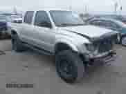 2002 Toyota Tacoma z VIN 5TEHN72N82Z039668, wystawiony jako IAAI lot #43247572 z przebiegiem 241 336 mil mil oraz . Historia ofert i sprzedaży dostępna na DreamBid. Obrazek 1.