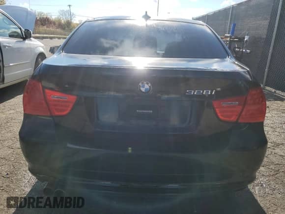 2011 BMW 3 Series 328i xDrive z VIN WBAPK7C58BA972559, wystawiony jako Copart lot #89883195 z przebiegiem 147 975 mil mil oraz Czysty tytuł • Clean title. Historia ofert i sprzedaży dostępna na DreamBid. Obrazek 6.