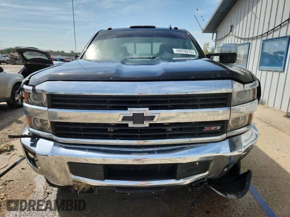 2015 Chevrolet Silverado 2500HD LTZ z VIN 1GC1KWE81FF167232, wystawiony jako Copart lot #70470275 z przebiegiem 428 869 mil mil oraz Szkoda całkowita • Salvage title. Historia ofert i sprzedaży dostępna na DreamBid. Obrazek 5.