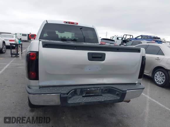 2011 Chevrolet Silverado 1500 LS z VIN 3GCPKREA4BG390355, wystawiony jako IAAI lot #42206957 z przebiegiem 153 766 mil mil oraz . Historia ofert i sprzedaży dostępna na DreamBid. Obrazek 16.