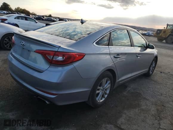 2015 Hyundai Sonata SE с VIN 5NPE24AF1FH007593, выставлен на аукционе Copart как лот 82631145 с пробегом 215 450 миль миль и Чистый • Clean title. История ставок и продаж доступна на DreamBid. Изображение 3.