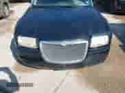 2005 Chrysler 300 300 z VIN 2C3JA43R65H668010, wystawiony jako IAAI lot #41976405 z przebiegiem 216 099 mil mil oraz . Historia ofert i sprzedaży dostępna na DreamBid. Obrazek 6.