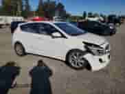 2014 Hyundai Accent SE z VIN KMHCU5AE5EU145605, wystawiony jako Copart lot #86892945 z przebiegiem 98 140 mil mil oraz Szkoda całkowita • Salvage title. Historia ofert i sprzedaży dostępna na DreamBid. Obrazek 4.