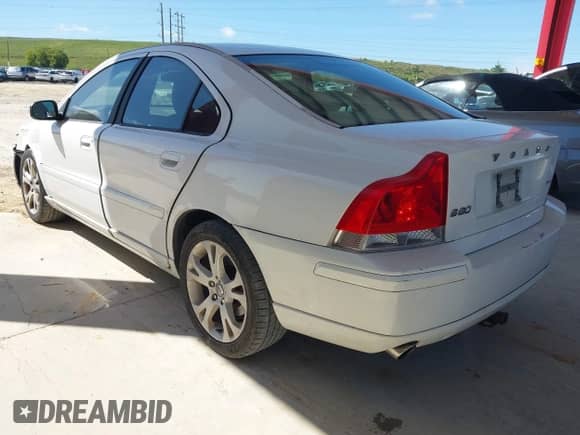 2009 Volvo S60 2.5T с VIN YV1RS592892737820, выставлен на аукционе IAAI как лот 43334035 с пробегом 177 136 миль миль и . История ставок и продаж доступна на DreamBid. Изображение 3.
