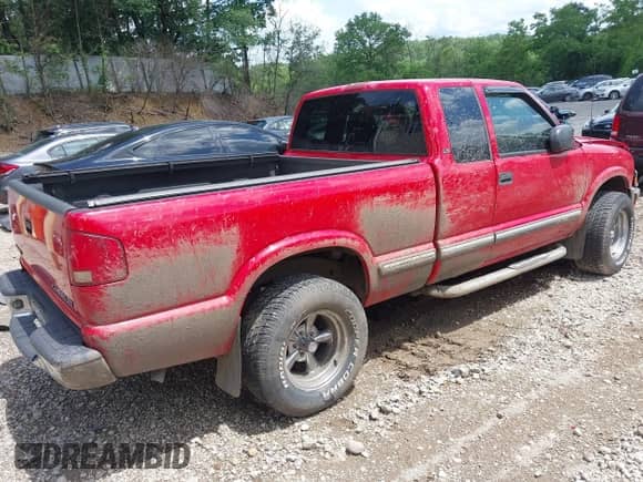 2003 Chevrolet S-10 LS с VIN 1GCDT19X138275901, выставлен на аукционе IAAI как лот 42538895 с пробегом 149 837 миль миль и . История ставок и продаж доступна на DreamBid. Изображение 4.