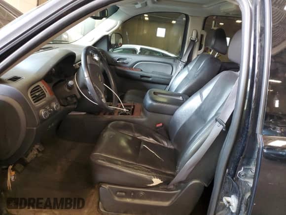 2009 Chevrolet Avalanche LTZ z VIN 3GNFK32099G278821, wystawiony jako Copart lot #66211745 z przebiegiem 306 477 mil mil oraz Szkoda całkowita • Salvage title. Historia ofert i sprzedaży dostępna na DreamBid. Obrazek 7.