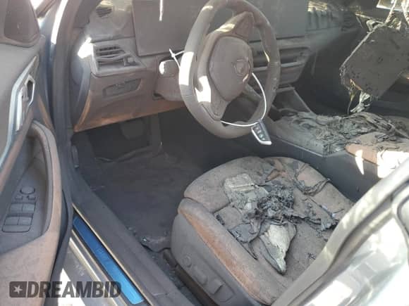 2025 BMW i4 eDrive40 z VIN WBY23HD0XSFU38127, wystawiony jako Copart lot #68134075 z przebiegiem Nie podano mil oraz Nie do naprawy • Non repairable. Historia ofert i sprzedaży dostępna na DreamBid. Obrazek 8.