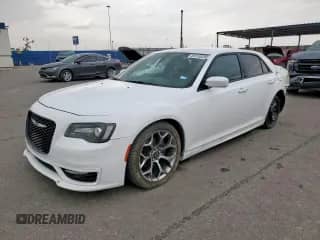 2017 Chrysler 300 S z VIN 2C3CCABG9HH668704, wystawiony jako Copart lot #85150345 z przebiegiem 133 026 mil mil oraz Szkoda całkowita • Salvage title. Historia ofert i sprzedaży dostępna na DreamBid. Obrazek 1.