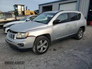 2011 Jeep Compass Latitude с VIN 1J4NT1FA7BD267483, выставлен на аукционе Copart как лот 85316875 с пробегом 85 031 миль миль и Списание • Salvage title. История ставок и продаж доступна на DreamBid. Изображение 1.