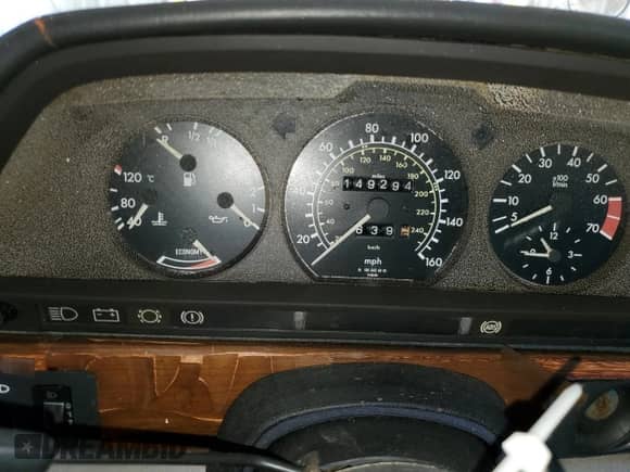 1984 Mercedes-Benz 500 с VIN WDB12604412007377, выставлен на аукционе Copart как лот 69880415 с пробегом 149 294 миль миль и Чистый • Clean title. История ставок и продаж доступна на DreamBid. Изображение 9.