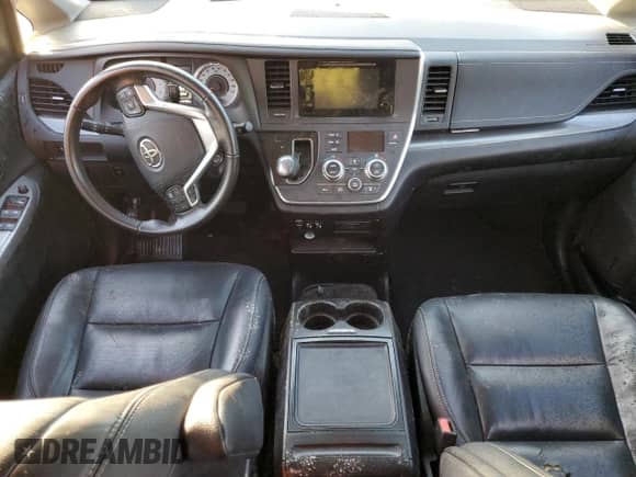 2016 Toyota Sienna SE с VIN 5TDXK3DC6GS714432, выставлен на аукционе Copart как лот 86454014 с пробегом 141 985 миль миль и На запчасти • Non repairable. История ставок и продаж доступна на DreamBid. Изображение 8.