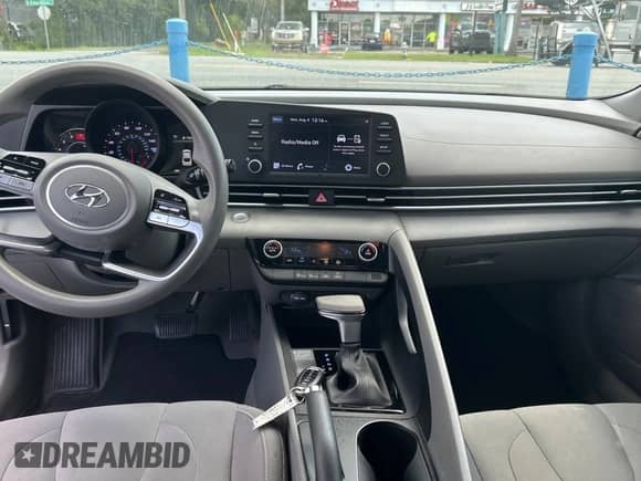 2021 Hyundai Elantra SEL с VIN 5NPLM4AG2MH026998, выставлен на аукционе Copart как лот 67821135 с пробегом 55 882 миль миль и Чистый • Clean title. История ставок и продаж доступна на DreamBid. Изображение 9.