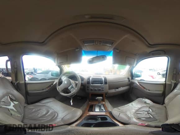 2005 Nissan Pathfinder LE z VIN 5N1AR18U25C732610, wystawiony jako IAAI lot #42480599 z przebiegiem 266 668 mil mil oraz . Historia ofert i sprzedaży dostępna na DreamBid. Obrazek 18.