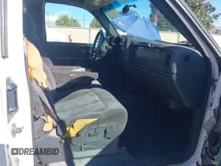 2001 Chevrolet Silverado 1500 LS z VIN 1GCEK19T51E287181, wystawiony jako IAAI lot #43560361 z przebiegiem Nie podano mil oraz . Historia ofert i sprzedaży dostępna na DreamBid. Obrazek 5.