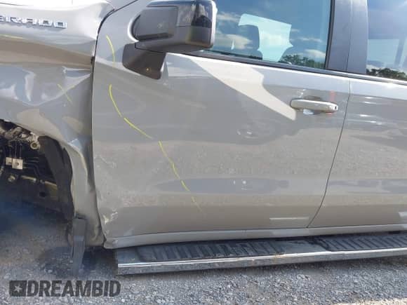 2024 Chevrolet Silverado 1500 RST with VIN 2GCUDEED2R1240604, listed as a IAAI auction lot 43225776 with 19,096 mi miles and . Bid and sale history available at DreamBid. Image 21.
