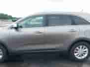 2016 Kia Sorento LX z VIN 5XYPG4A32GG127234, wystawiony jako IAAI lot #43027197 z przebiegiem 92 328 mil mil oraz . Historia ofert i sprzedaży dostępna na DreamBid. Obrazek 14.