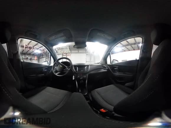 2022 Chevrolet Trax LS z VIN KL7CJNSM5NB550309, wystawiony jako IAAI lot #41208893 z przebiegiem 60 580 mil mil oraz . Historia ofert i sprzedaży dostępna na DreamBid. Obrazek 18.