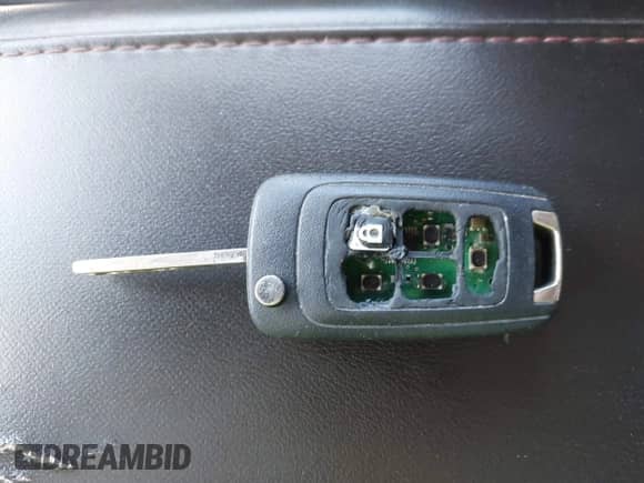 2012 Chevrolet Equinox 2LT with VIN 2GNFLPE54C6229489, listed as a IAAI auction lot 42795225 with 268,502 mi miles and . Bid and sale history available at DreamBid. Image 11.