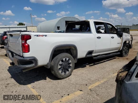 2020 Chevrolet Silverado 2500HD Custom z VIN 1GC4YME77LF337810, wystawiony jako Copart lot #70485874 z przebiegiem Nie podano mil oraz Szkoda całkowita • Salvage title. Historia ofert i sprzedaży dostępna na DreamBid. Obrazek 3.