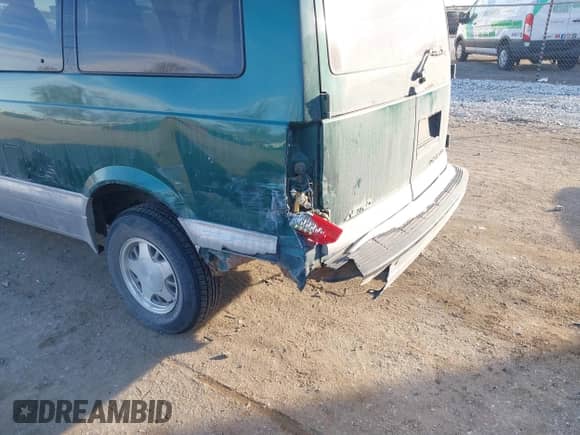 1999 Chevrolet Astro с VIN 1GNEL19WXXB179406, выставлен на аукционе IAAI как лот 41257369 с пробегом 338 476 миль миль и . История ставок и продаж доступна на DreamBid. Изображение 6.