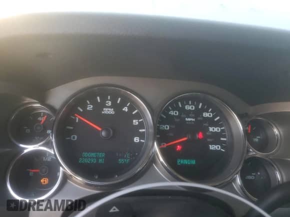 2010 Chevrolet Silverado 1500 LT with VIN 3GCRKSE38AG273099, listed as a Copart auction lot 82939803 with 220,293 mi miles and Salvage title. Bid and sale history available at DreamBid. Image 9.
