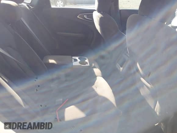 2015 Chrysler 200 LX с VIN 1C3CCCFBXFN563927, выставлен на аукционе IAAI как лот 42797997 с пробегом 171 542 миль миль и . История ставок и продаж доступна на DreamBid. Изображение 8.