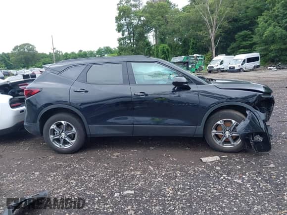 2023 Chevrolet Blazer LT z VIN 3GNKBHR49PS218066, wystawiony jako IAAI lot #42693176 z przebiegiem 21 409 mil mil oraz . Historia ofert i sprzedaży dostępna na DreamBid. Obrazek 13.