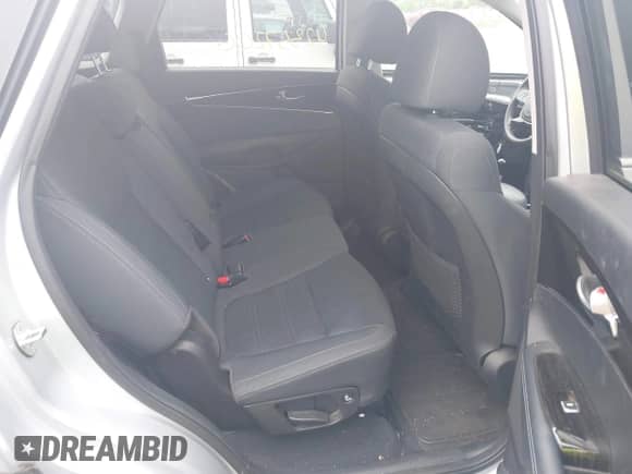 2020 Kia Sorento LX with VIN 5XYPG4A33LG680825, listed as a IAAI auction lot 42357206 with 88,359 mi miles and . Bid and sale history available at DreamBid. Image 8.