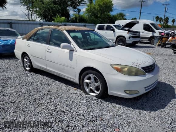 2004 Toyota Camry LE with VIN 4T1BE32K74U321439, listed as a Copart auction lot 84229095 with 140,190 mi miles and Clean title. Bid and sale history available at DreamBid. Image 4.