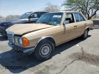 1984 Mercedes-Benz 300 D с VIN WDBAB33A5EA114015, выставлен на аукционе Copart как лот 68778885 с пробегом 198 846 миль миль и Списание • Salvage title. История ставок и продаж доступна на DreamBid. Изображение 1.