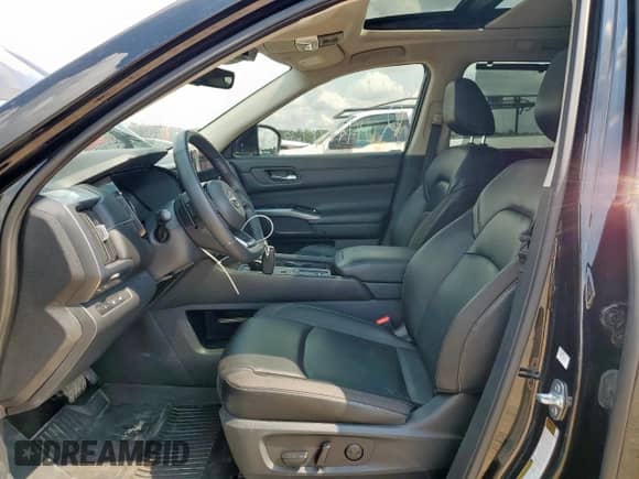 2023 Nissan Pathfinder SL с VIN 5N1DR3CB3PC228312, выставлен на аукционе Copart как лот 68117405 с пробегом 24 185 миль миль и Списание • Salvage title. История ставок и продаж доступна на DreamBid. Изображение 7.