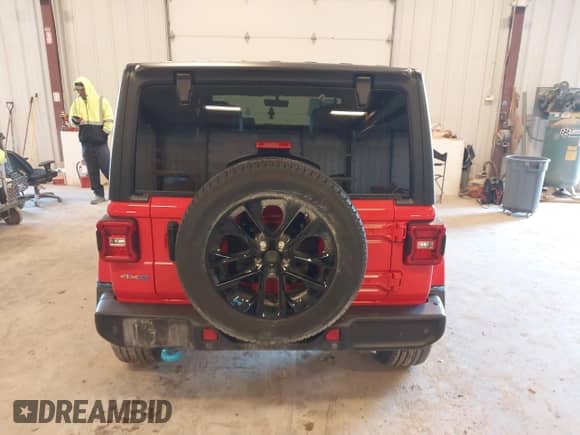 2022 Jeep Wrangler Unlimited Sahara с VIN 1C4JJXP65NW192508, выставлен на аукционе IAAI как лот 42214155 с пробегом 17 683 миль миль и . История ставок и продаж доступна на DreamBid. Изображение 16.