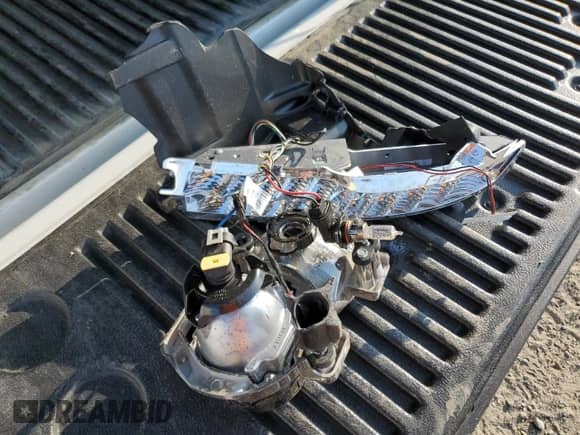 2014 Ram 1500 Laramie z VIN 1C6RR7VM8ES288421, wystawiony jako Copart lot #68515735 z przebiegiem 116 639 mil mil oraz Szkoda całkowita • Salvage title. Historia ofert i sprzedaży dostępna na DreamBid. Obrazek 12.