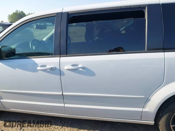 2016 Dodge Grand Caravan SE с VIN 2C4RDGBG2GR330446, выставлен на аукционе IAAI как лот 42052671 с пробегом 153 192 миль миль и . История ставок и продаж доступна на DreamBid. Изображение 13.