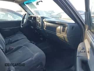 2001 Chevrolet Silverado 1500HD LS z VIN 1GCGC13U71F149241, wystawiony jako IAAI lot #41453794 z przebiegiem 281 382 mil mil oraz . Historia ofert i sprzedaży dostępna na DreamBid. Obrazek 5.