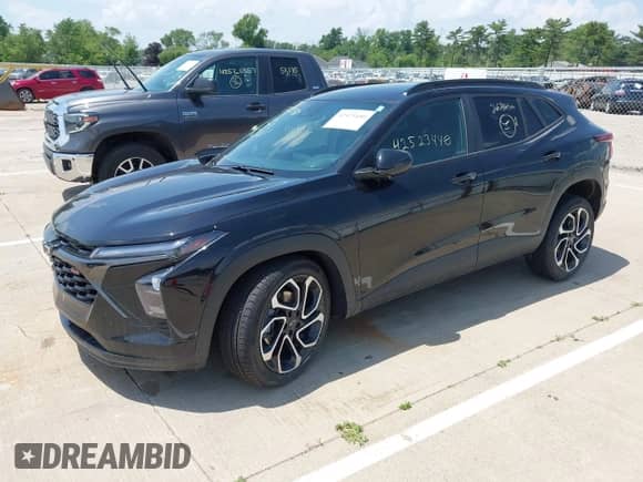 2024 Chevrolet Trax 2RS с VIN KL77LJE2XRC146100, выставлен на аукционе IAAI как лот 42523440 с пробегом 26 465 миль миль и . История ставок и продаж доступна на DreamBid. Изображение 2.