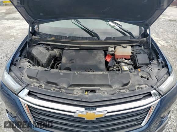 2022 Chevrolet Traverse LS z VIN 1GNERFKW4NJ104158, wystawiony jako Copart lot #70577495 z przebiegiem Nie podano mil oraz Szkoda całkowita • Salvage title. Historia ofert i sprzedaży dostępna na DreamBid. Obrazek 12.