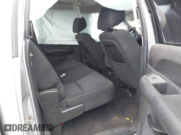 2013 Chevrolet Silverado 1500 LS z VIN 3GCPCREA4DG183495, wystawiony jako IAAI lot #41879247 z przebiegiem Nie podano mil oraz . Historia ofert i sprzedaży dostępna na DreamBid. Obrazek 8.