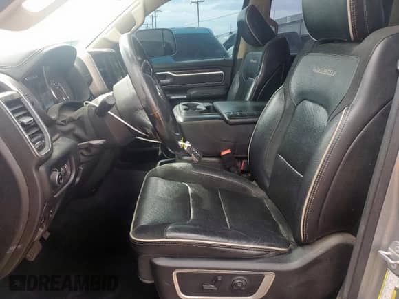 2019 Ram 1500 Laramie с VIN 1C6SRFRT8KN536528, выставлен на аукционе Copart как лот 68197045 с пробегом 98 856 миль миль и Списание • Salvage title. История ставок и продаж доступна на DreamBid. Изображение 7.