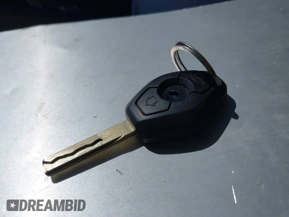 2006 BMW Z4 3.0i с VIN 4USBU335X6LW67620, выставлен на аукционе IAAI как лот 41818482 с пробегом 186 102 миль миль и . История ставок и продаж доступна на DreamBid. Изображение 11.